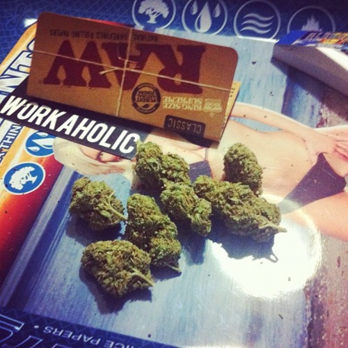 Peryon J Kee & Lil Pooh – Smoke Up